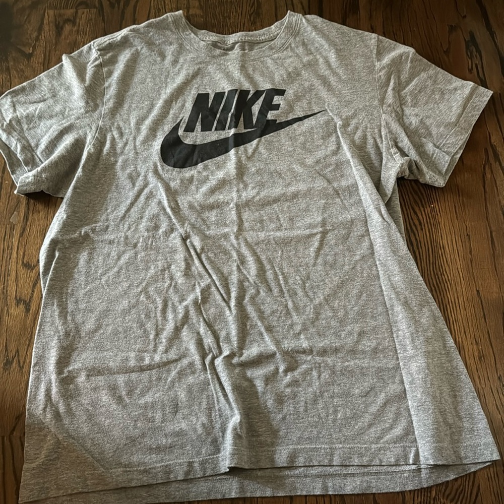 gray nike t shirt
